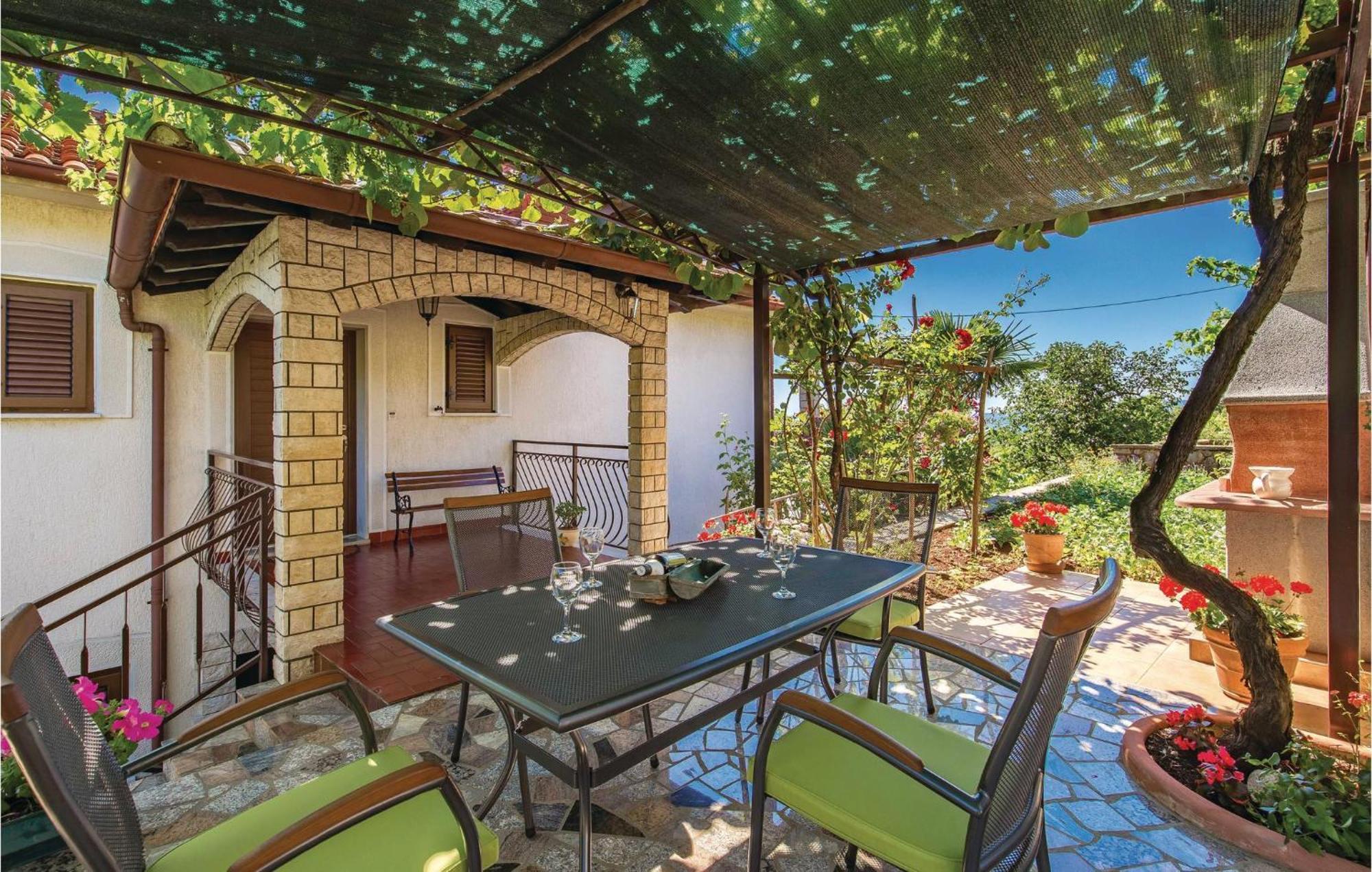 2 Bedroom Lovely Apartment In לובראן מראה חיצוני תמונה