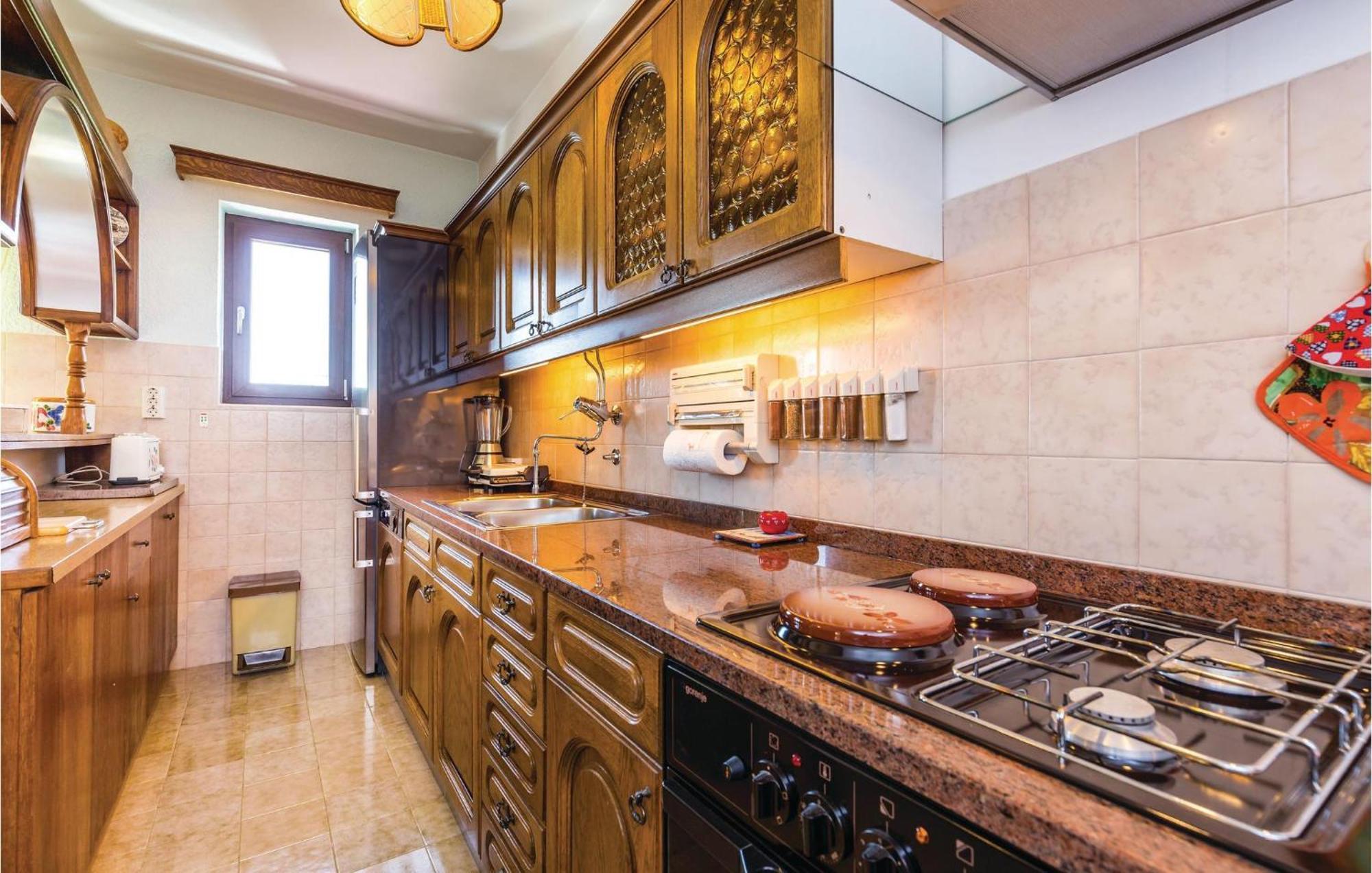 2 Bedroom Lovely Apartment In לובראן מראה חיצוני תמונה