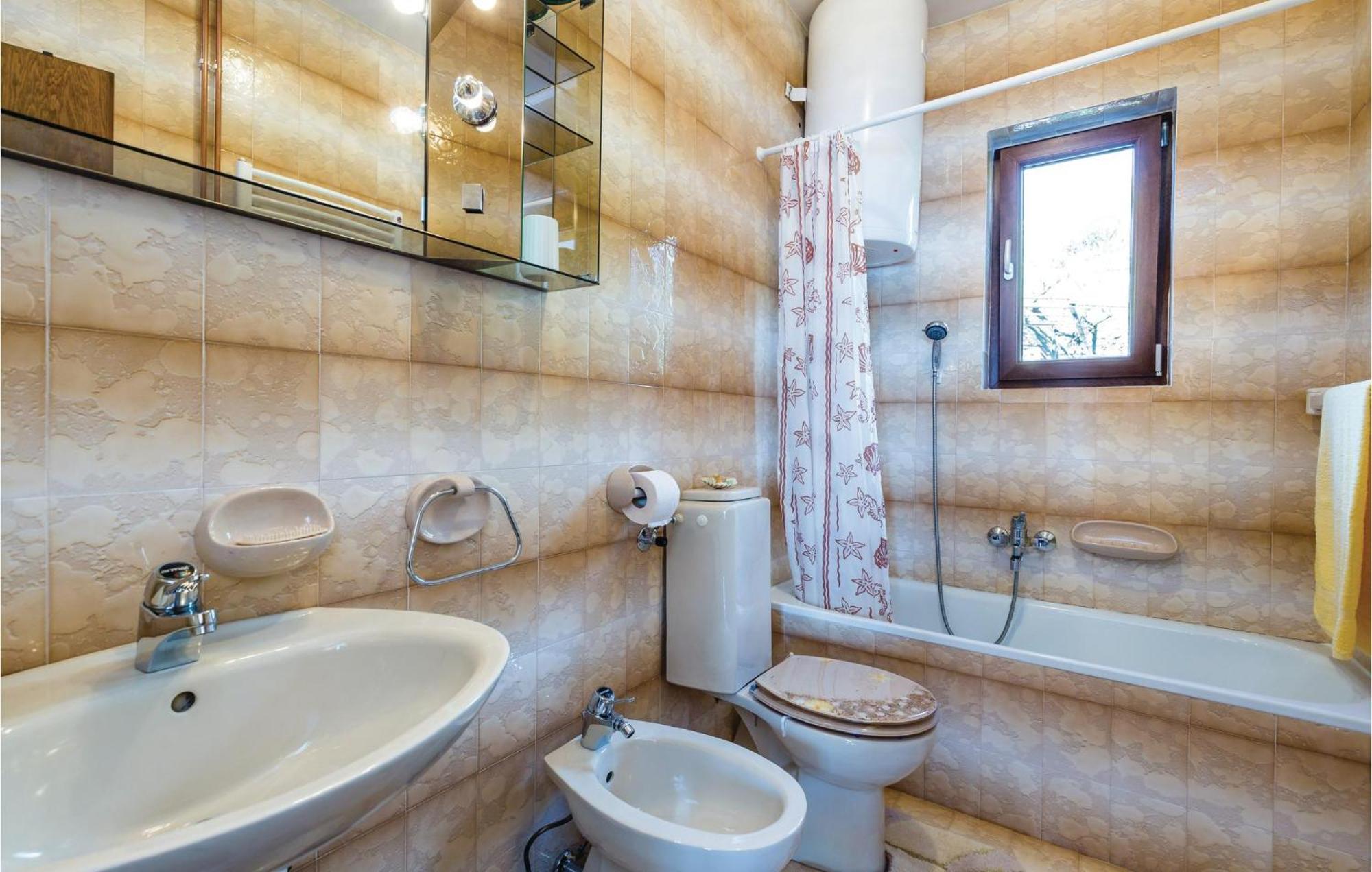 2 Bedroom Lovely Apartment In לובראן מראה חיצוני תמונה